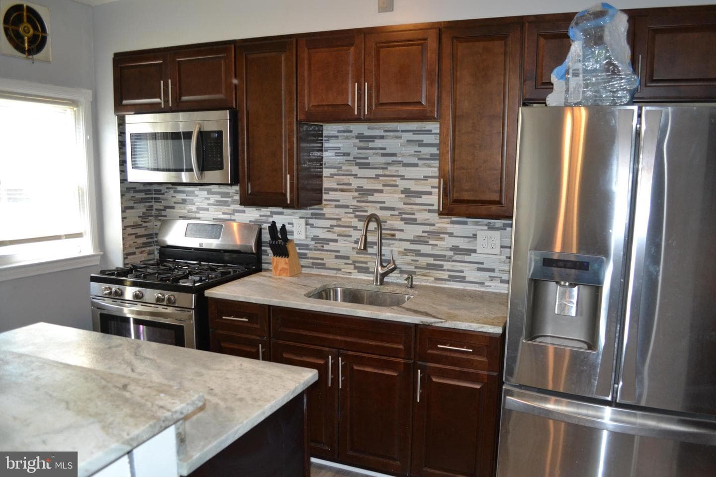 5153 Frederick Avenue photo 10