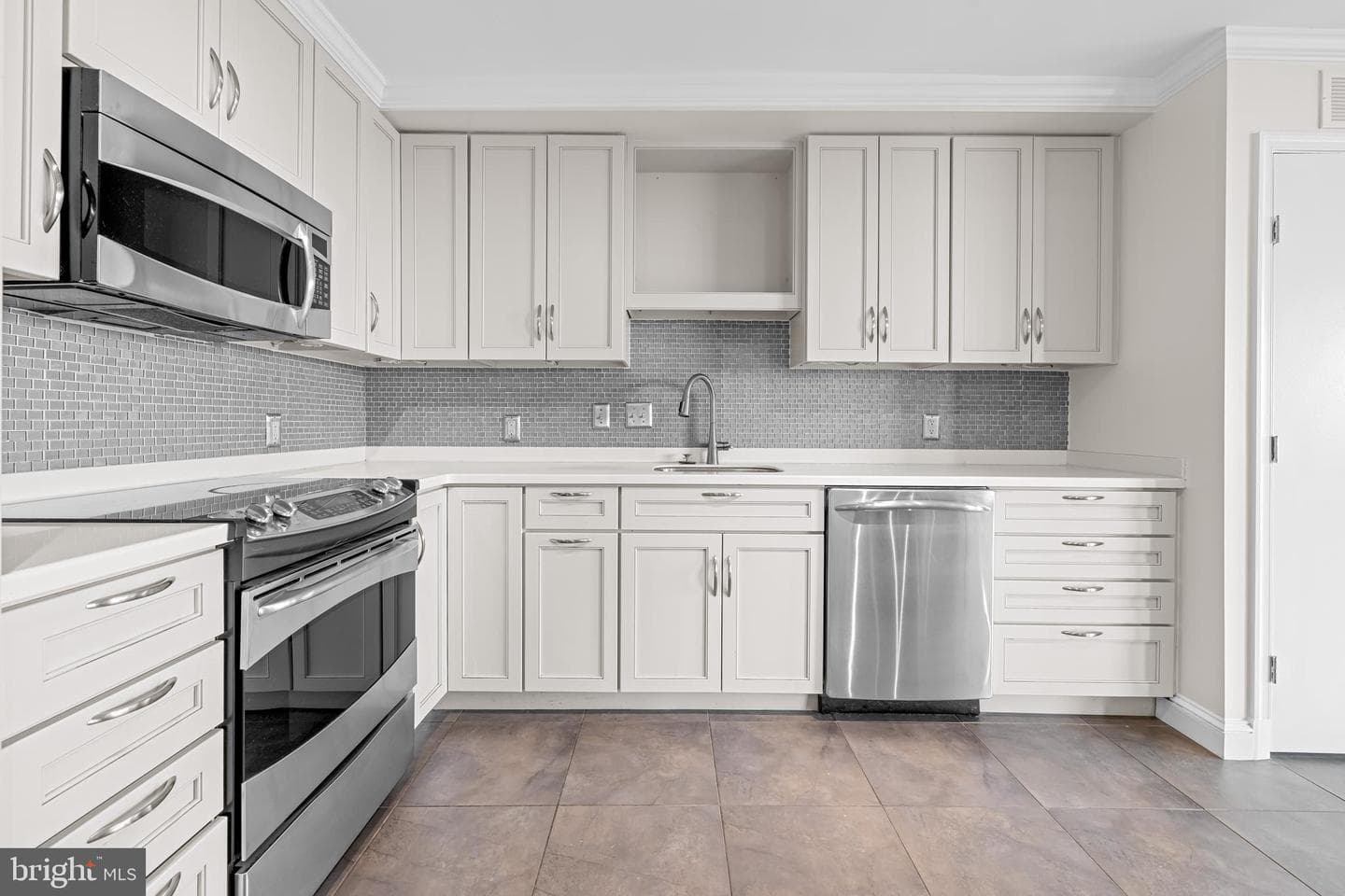 4100 N Charles Street #914 photo 19