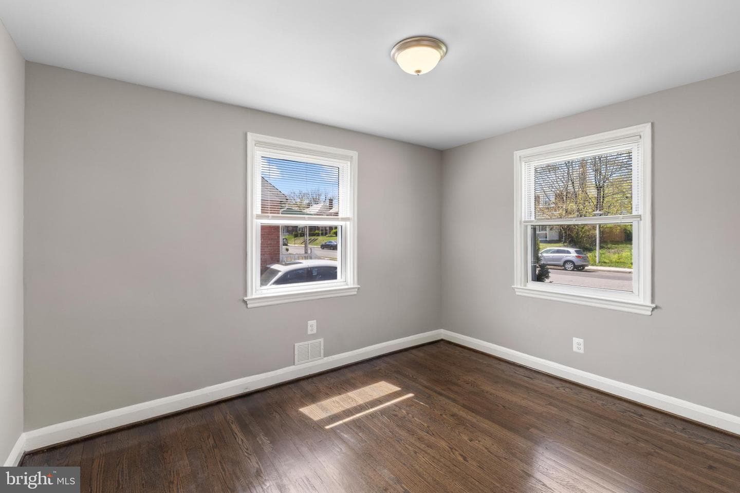 5315 Midwood Avenue photo 12