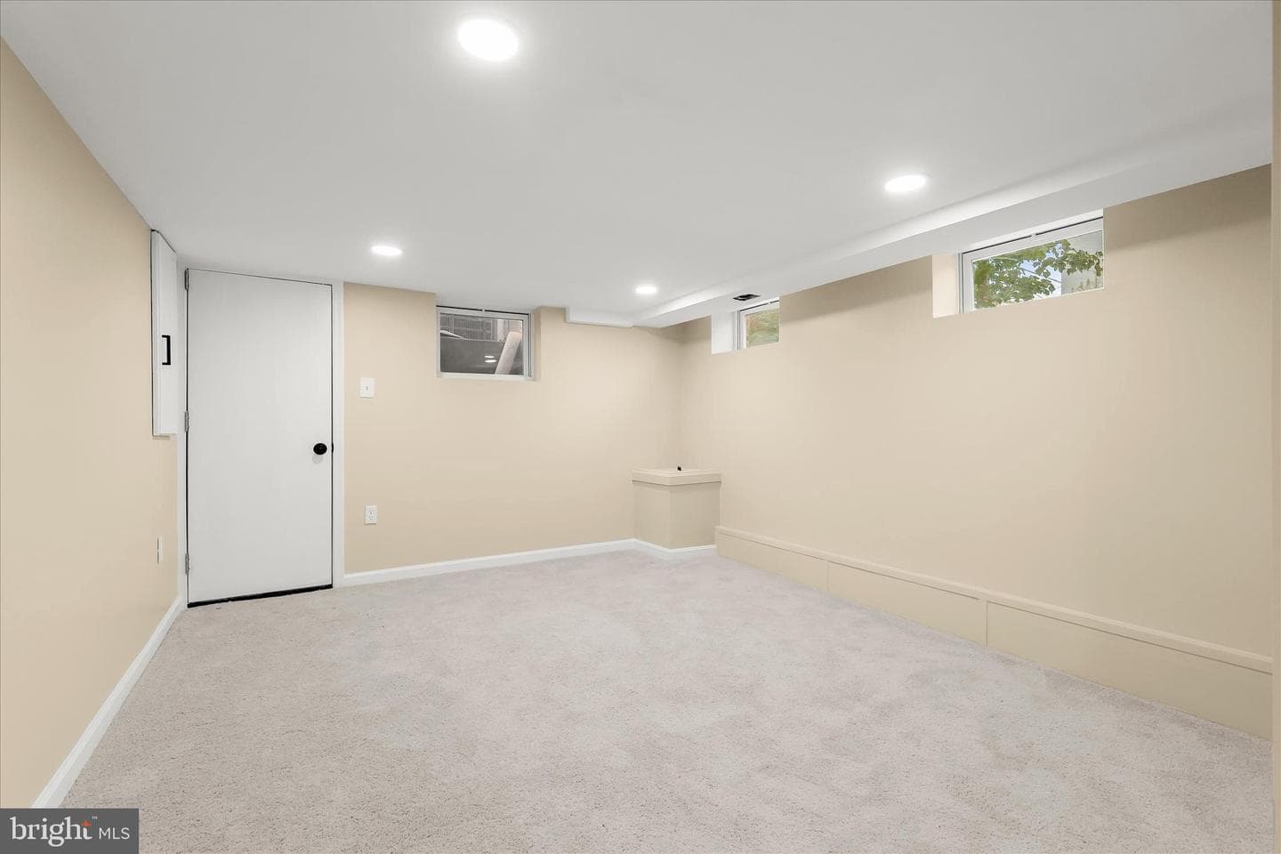 531 S Kenwood Avenue photo 29