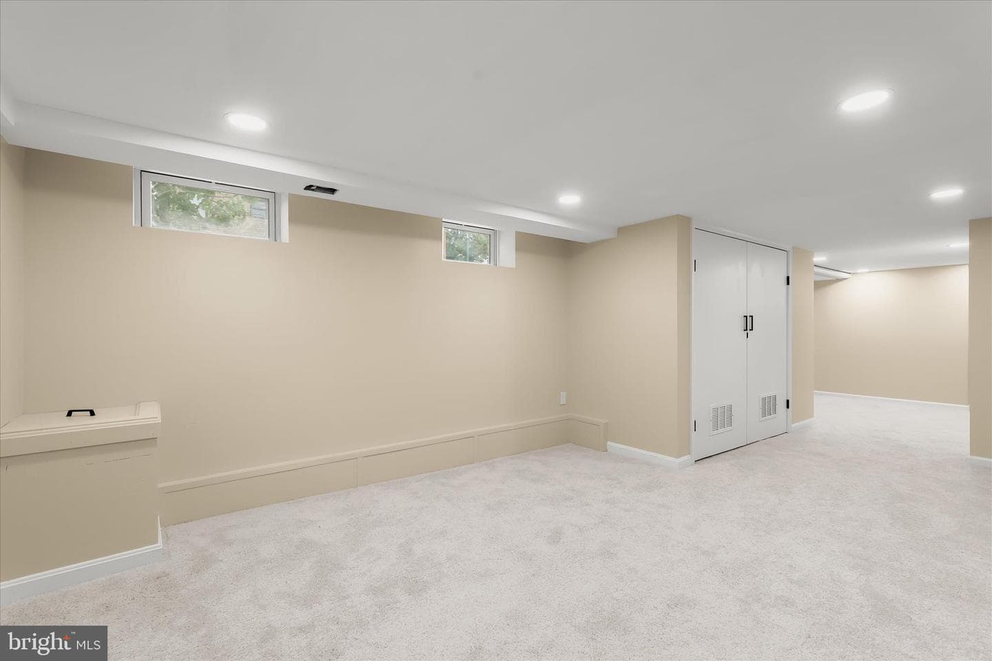 531 S Kenwood Avenue photo 30