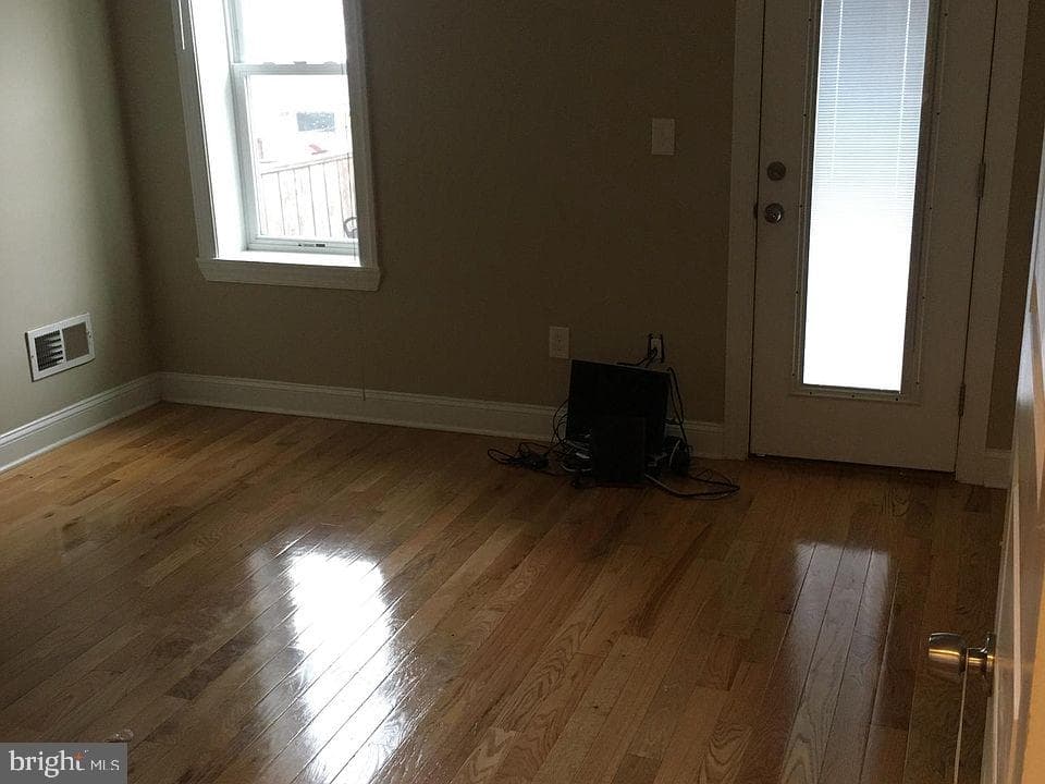 331 S East Avenue photo 12