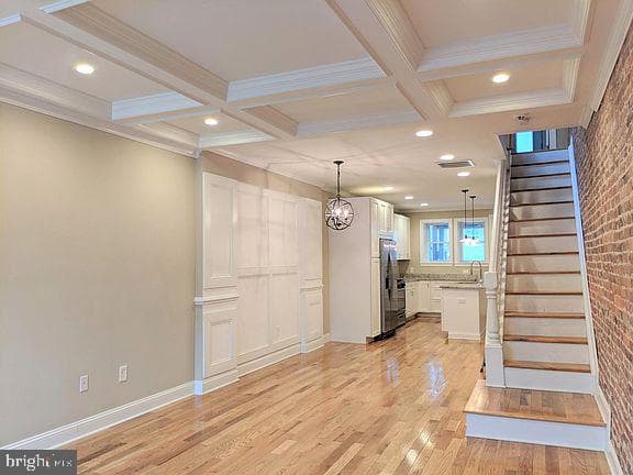 331 S East Avenue photo 3
