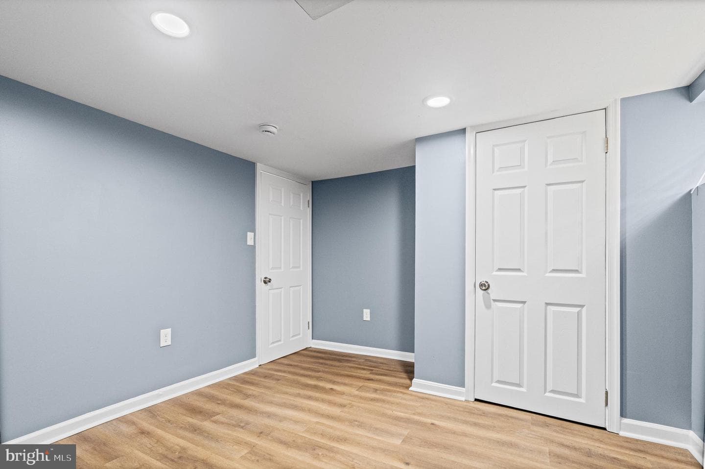 447 N Linwood Avenue photo 32