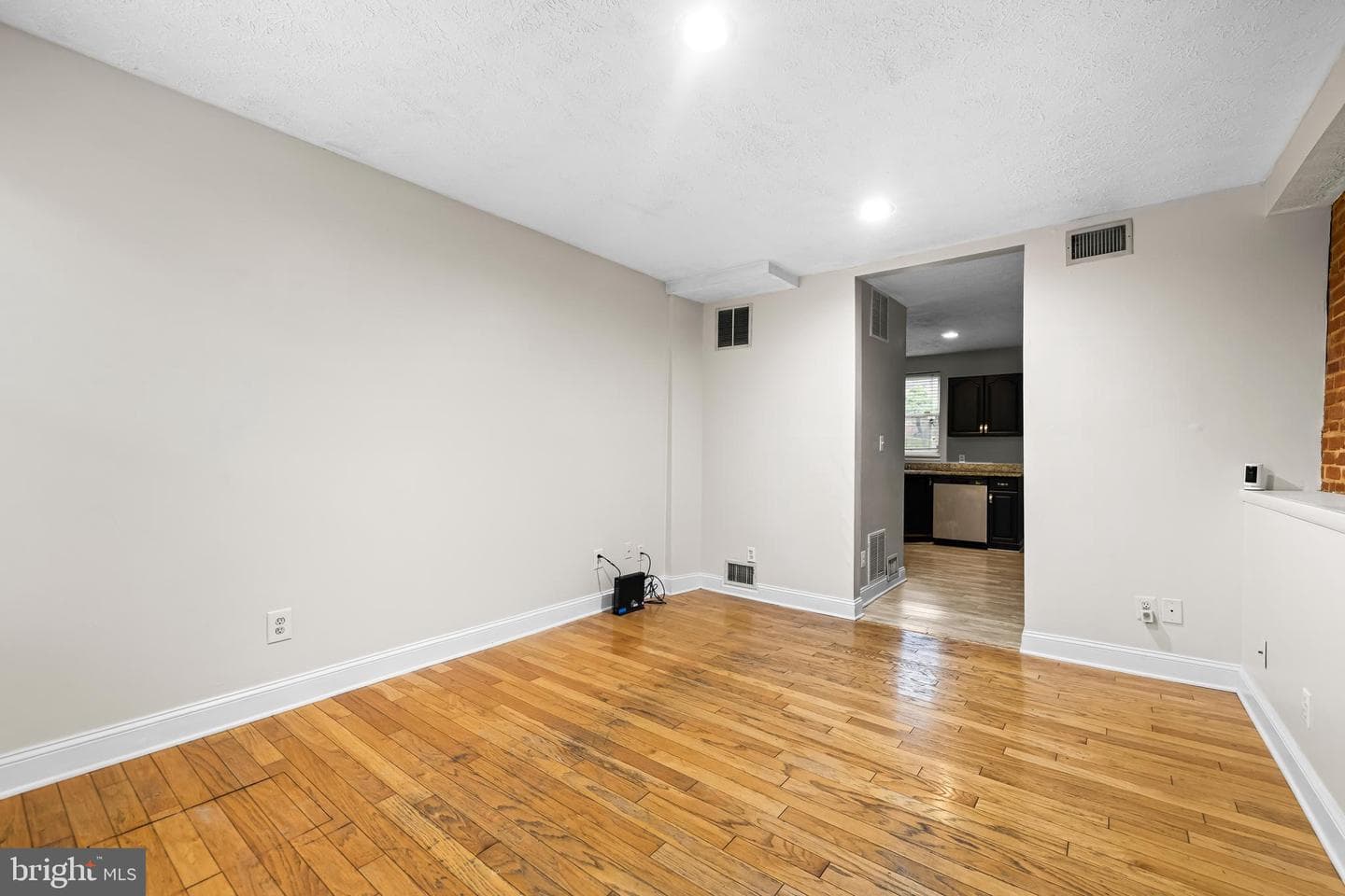 2214 Fleet Street photo 5