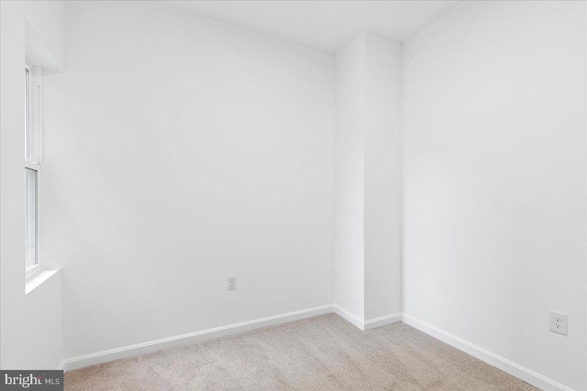 822 E North Avenue photo 15