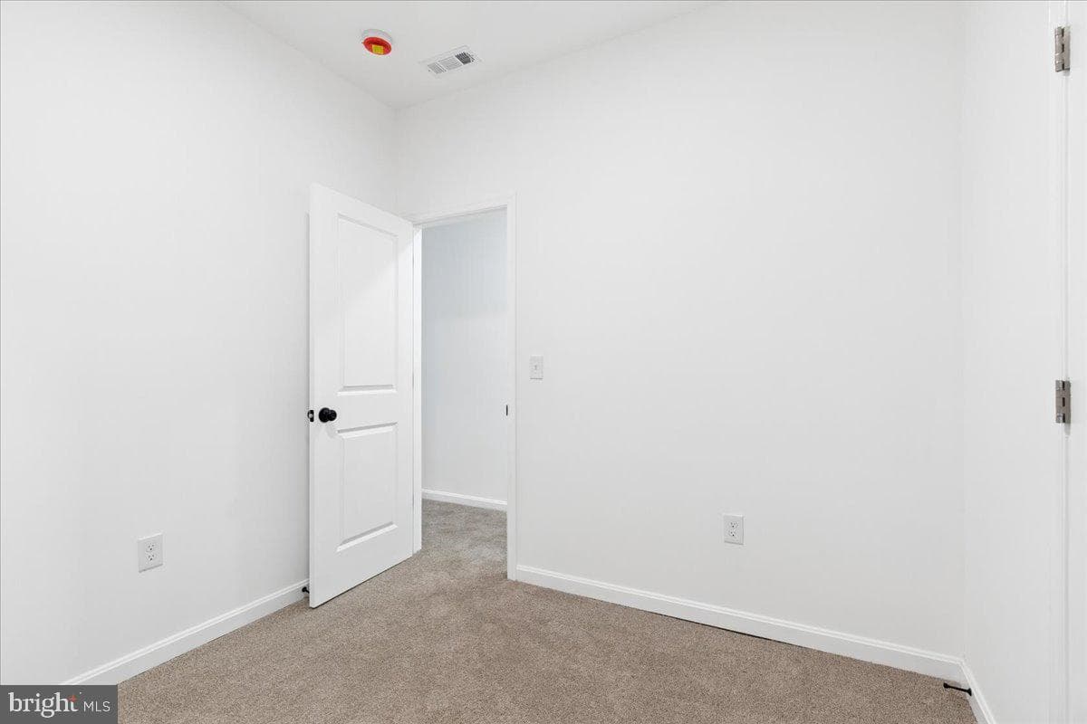 822 E North Avenue photo 16
