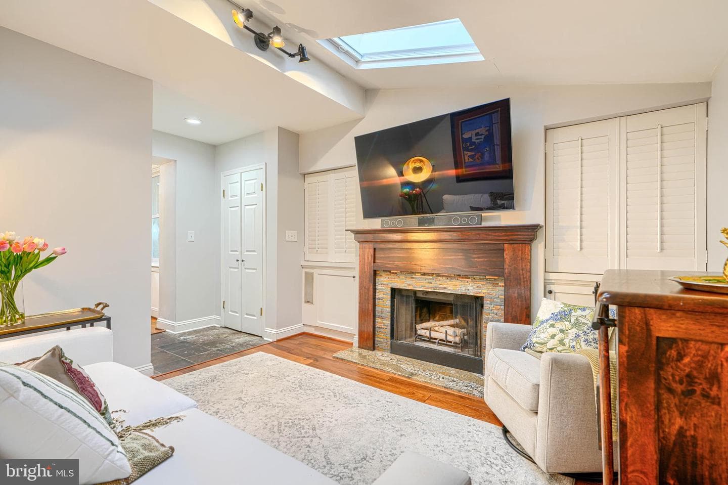 811 William Street photo 15