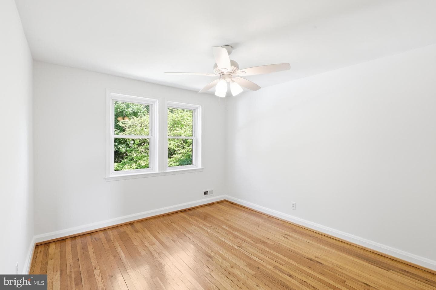 1421 W 41st Street W photo 13