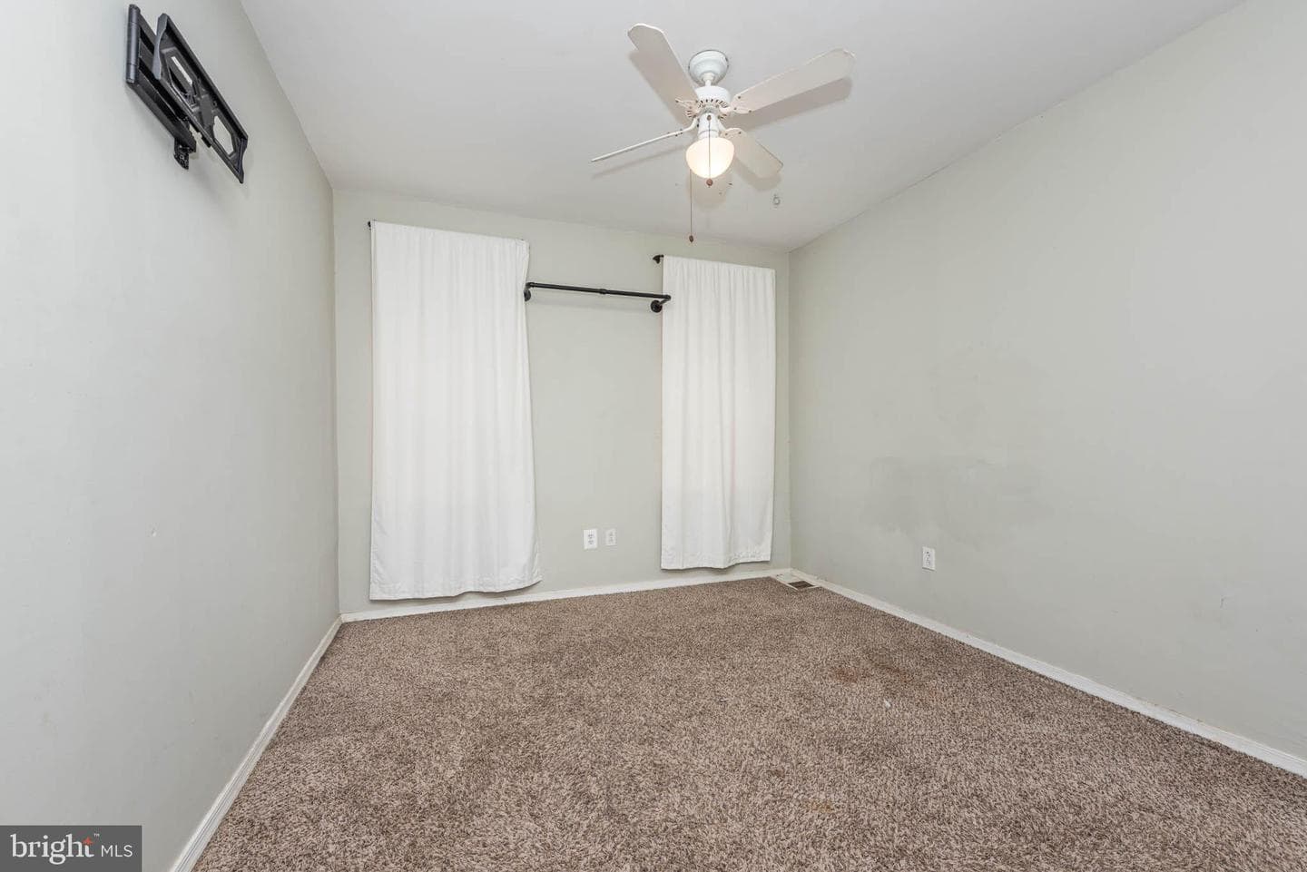 108 W Heath Street photo 8