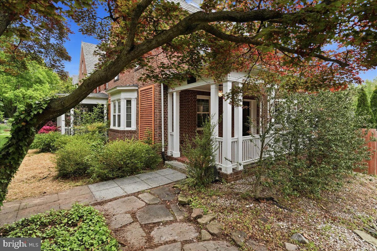 532 W University Parkway