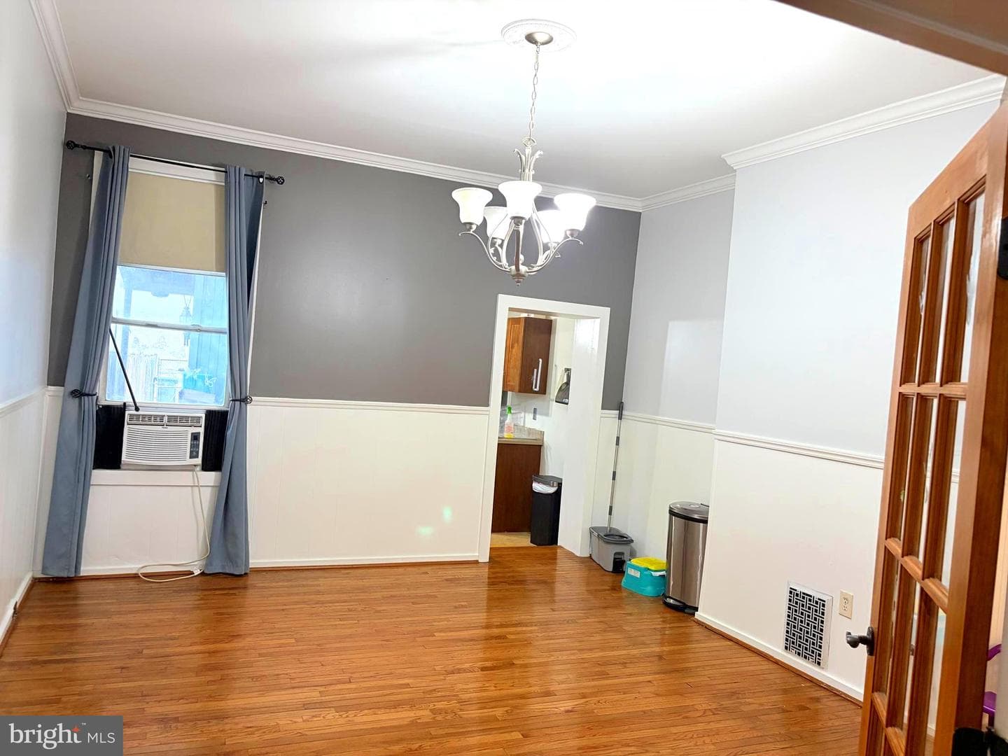 3642 Malden Avenue photo 9