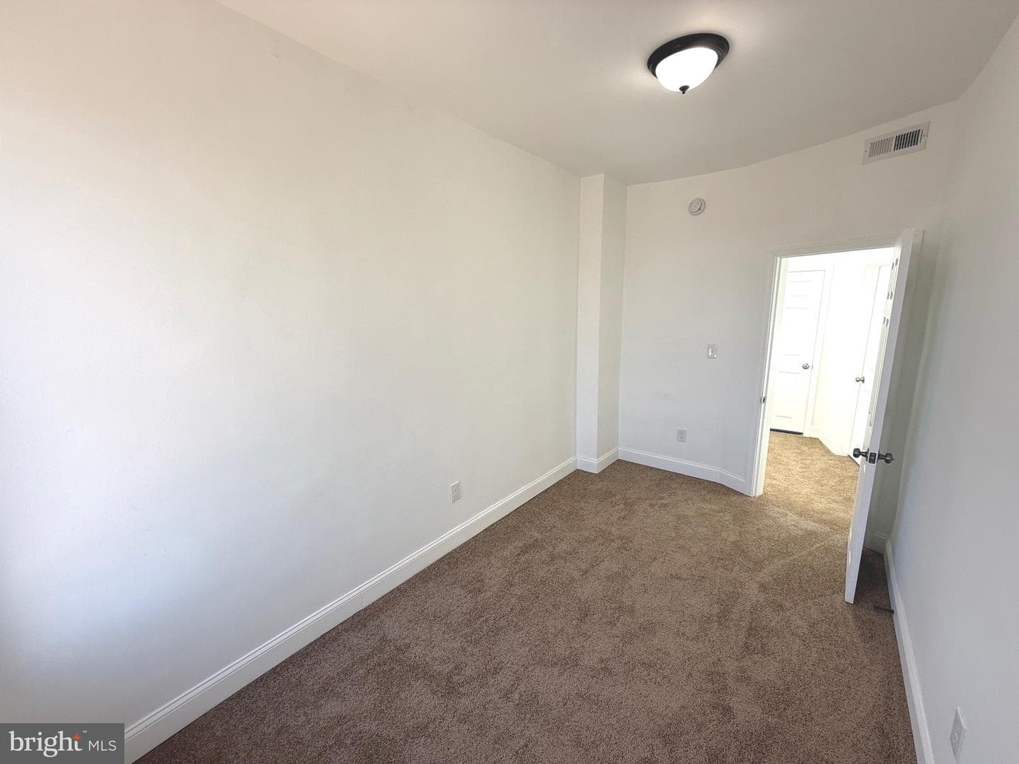 1601 N Longwood Street photo 35
