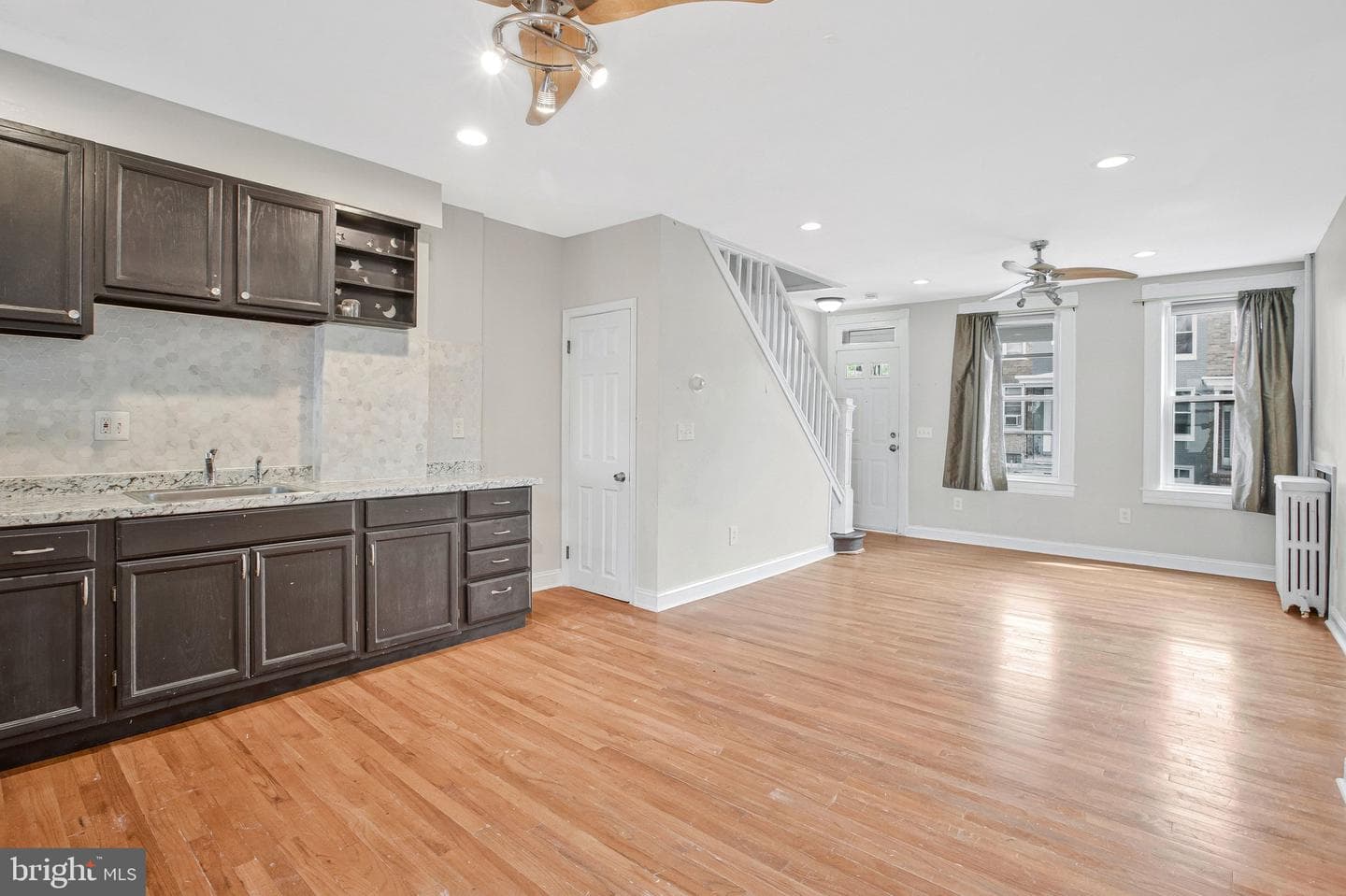 40 N Abington Avenue photo 19