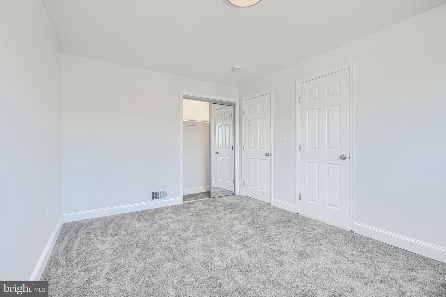 5725 Denwood Avenue photo 19
