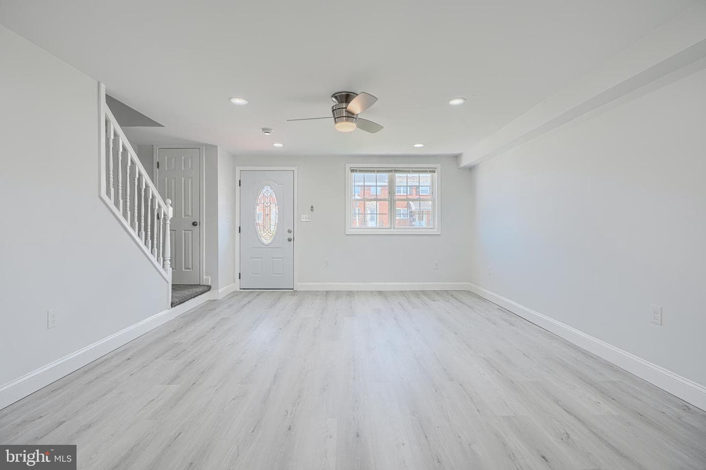 5725 Denwood Avenue photo 9