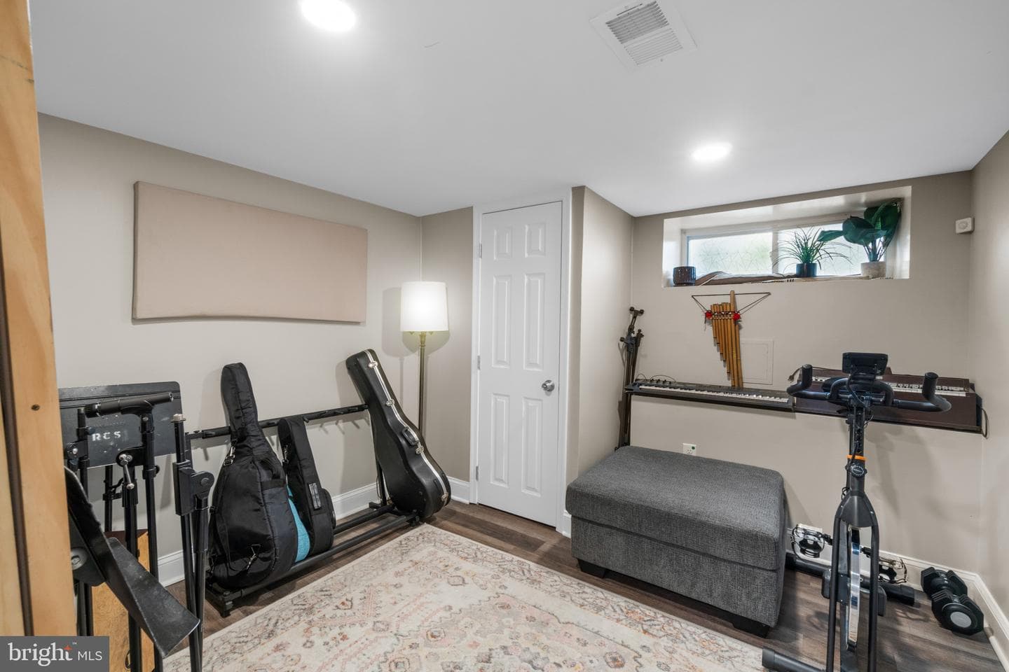 210 N Ellwood Avenue photo 23