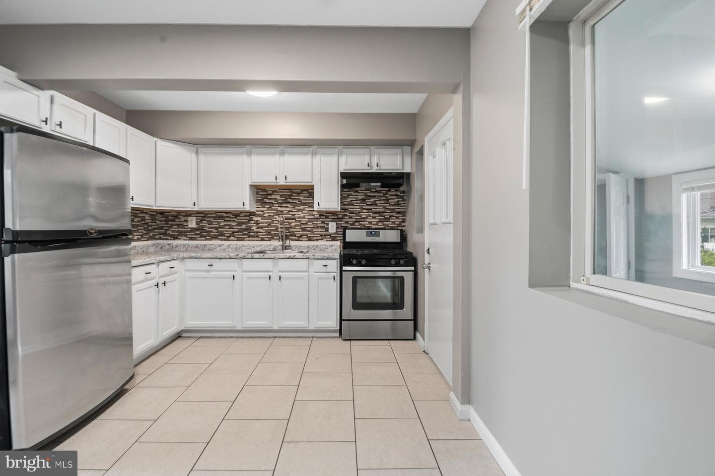 5912 Willet Avenue photo 10