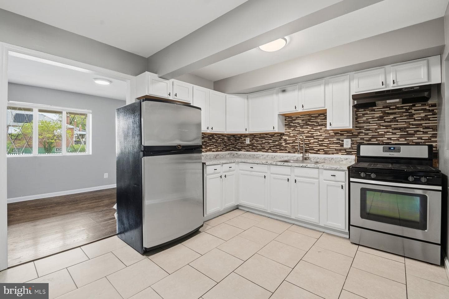 5912 Willet Avenue photo 9