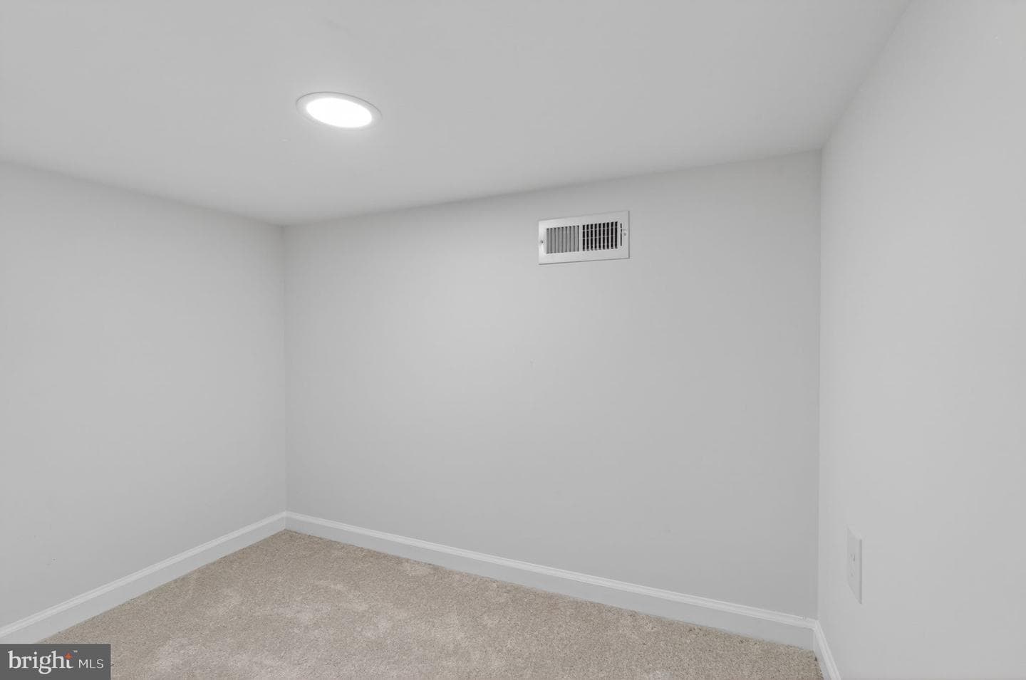 7123 Chambers Road photo 33