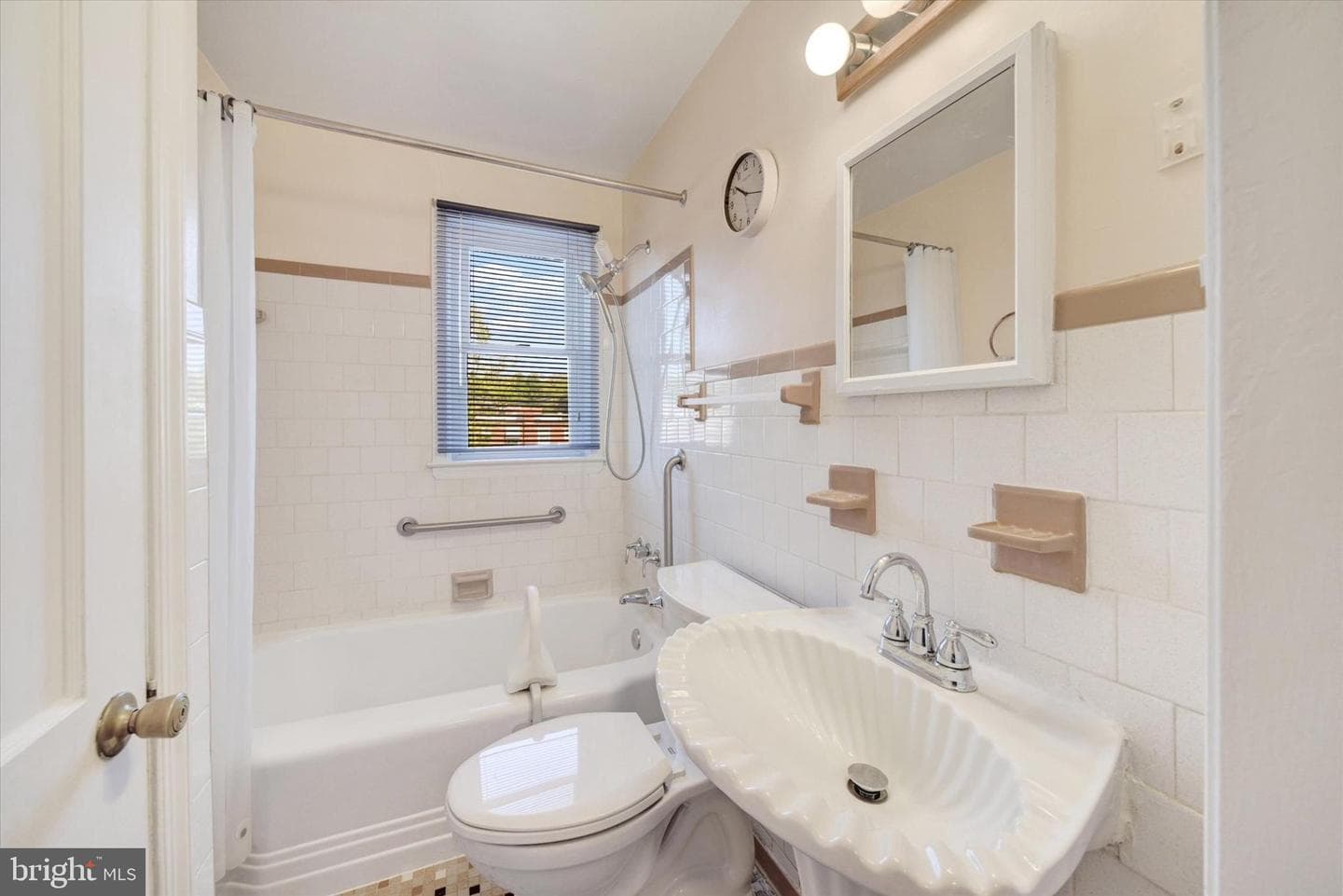 714 Bethnal Road photo 23
