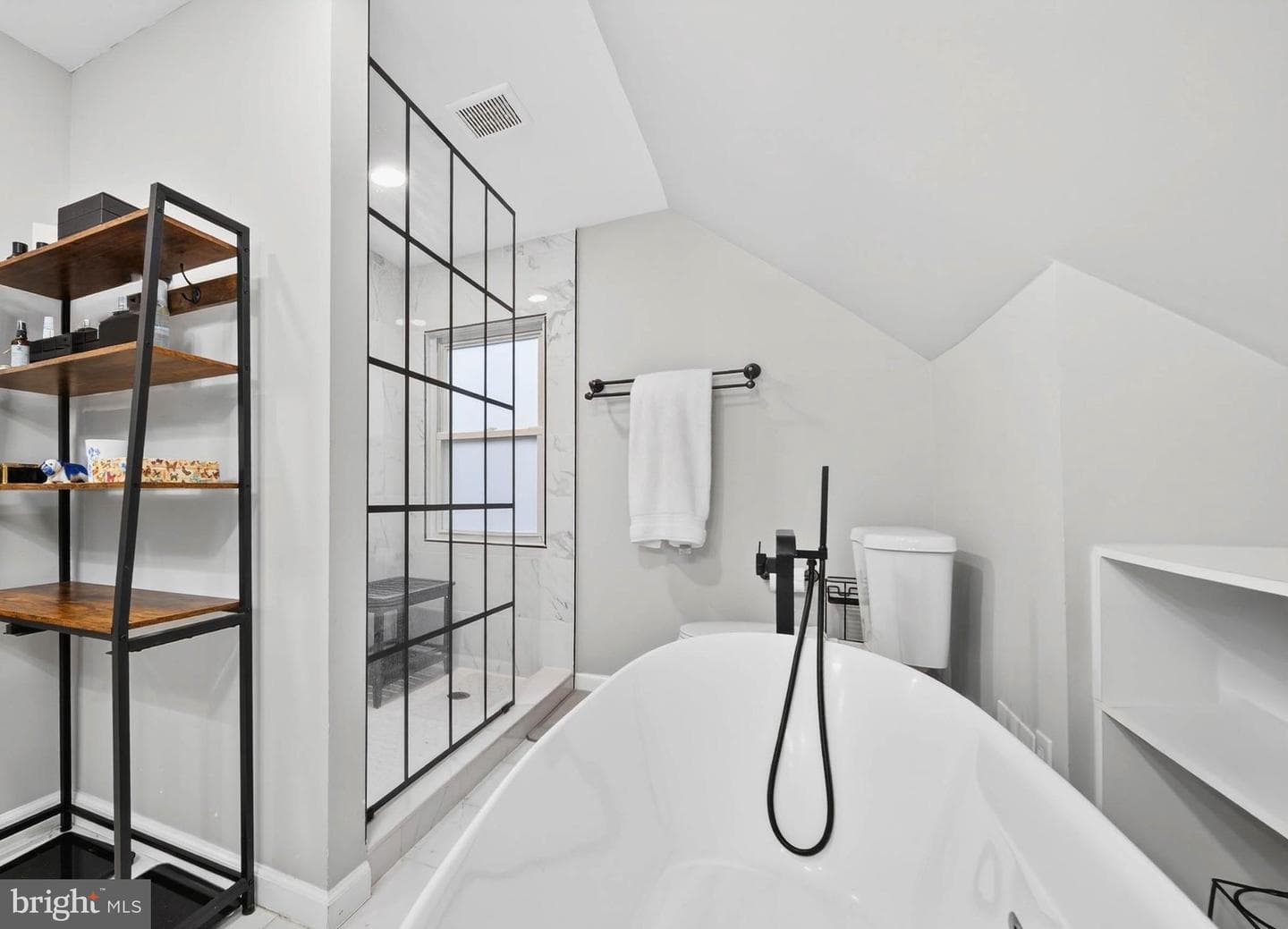 303 E Melrose Avenue photo 8