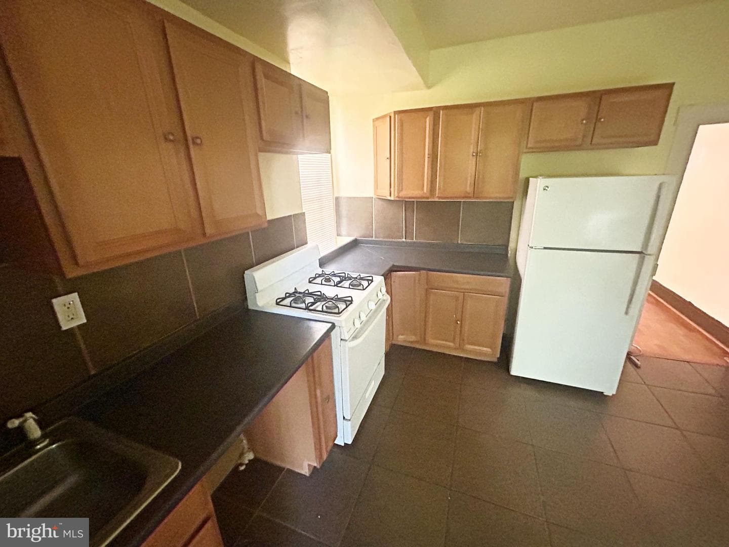 617 Dumbarton Avenue photo 8