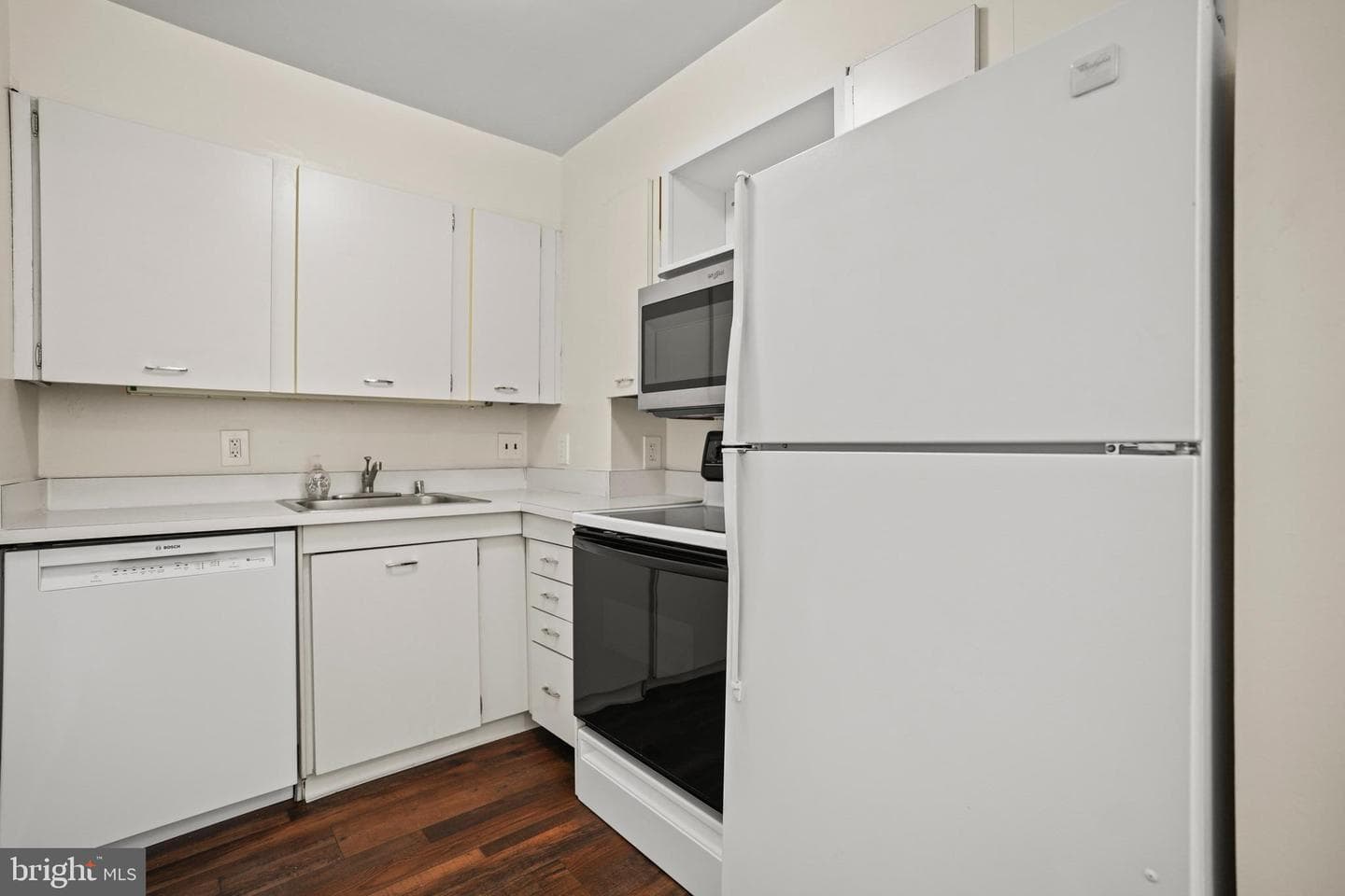 1 E Chase Street #401 photo 12