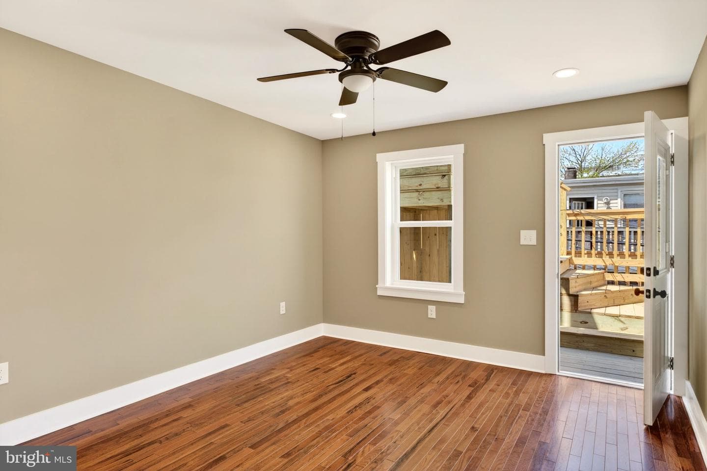1342 Andre Street photo 25