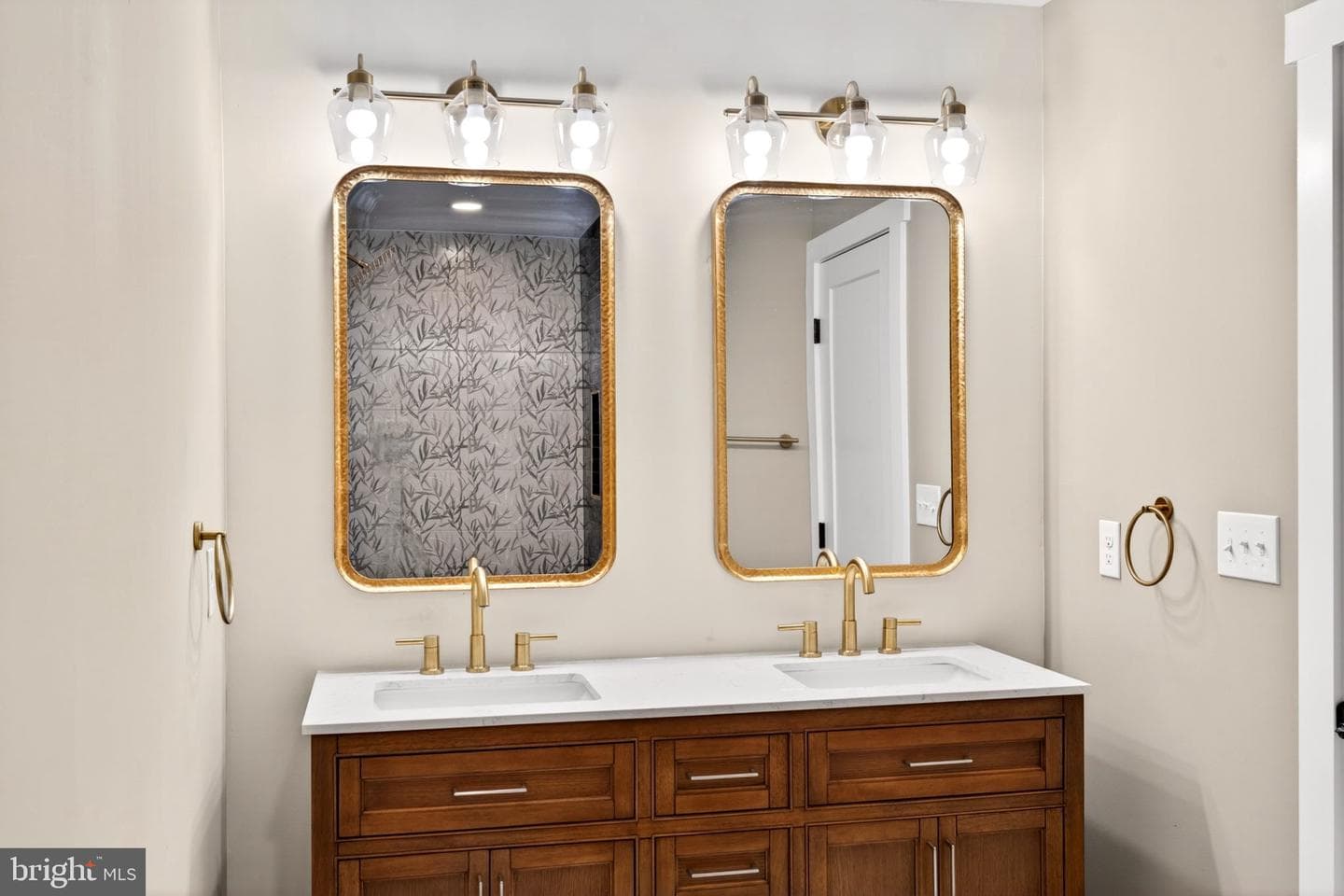 1342 Andre Street photo 32