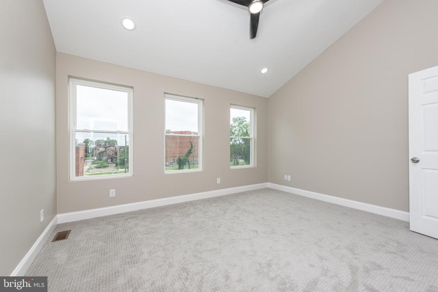 1016 W Fayette Street photo 21