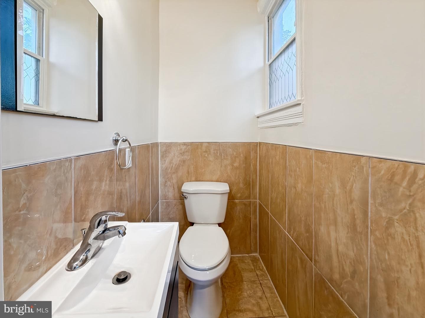 2210 Lyndhurst Avenue photo 9