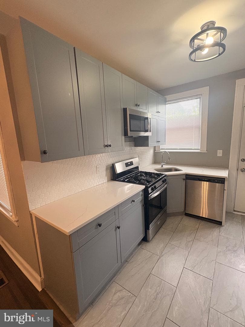 4436 Newport Avenue photo 3