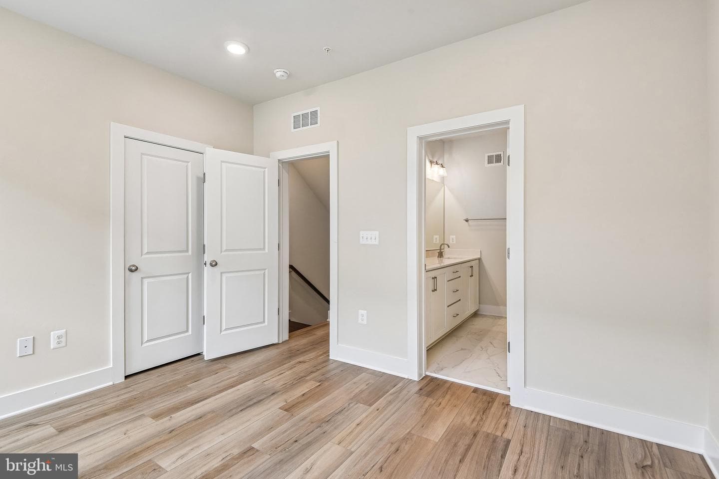 2729 Light Street photo 5