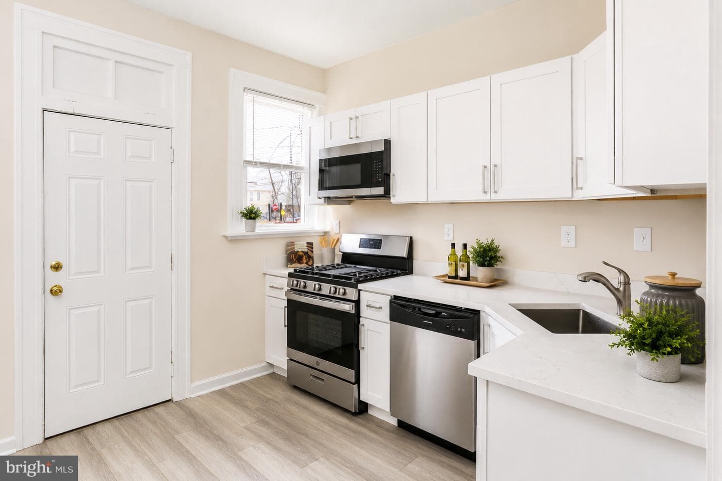 1107 Homestead Street photo 9