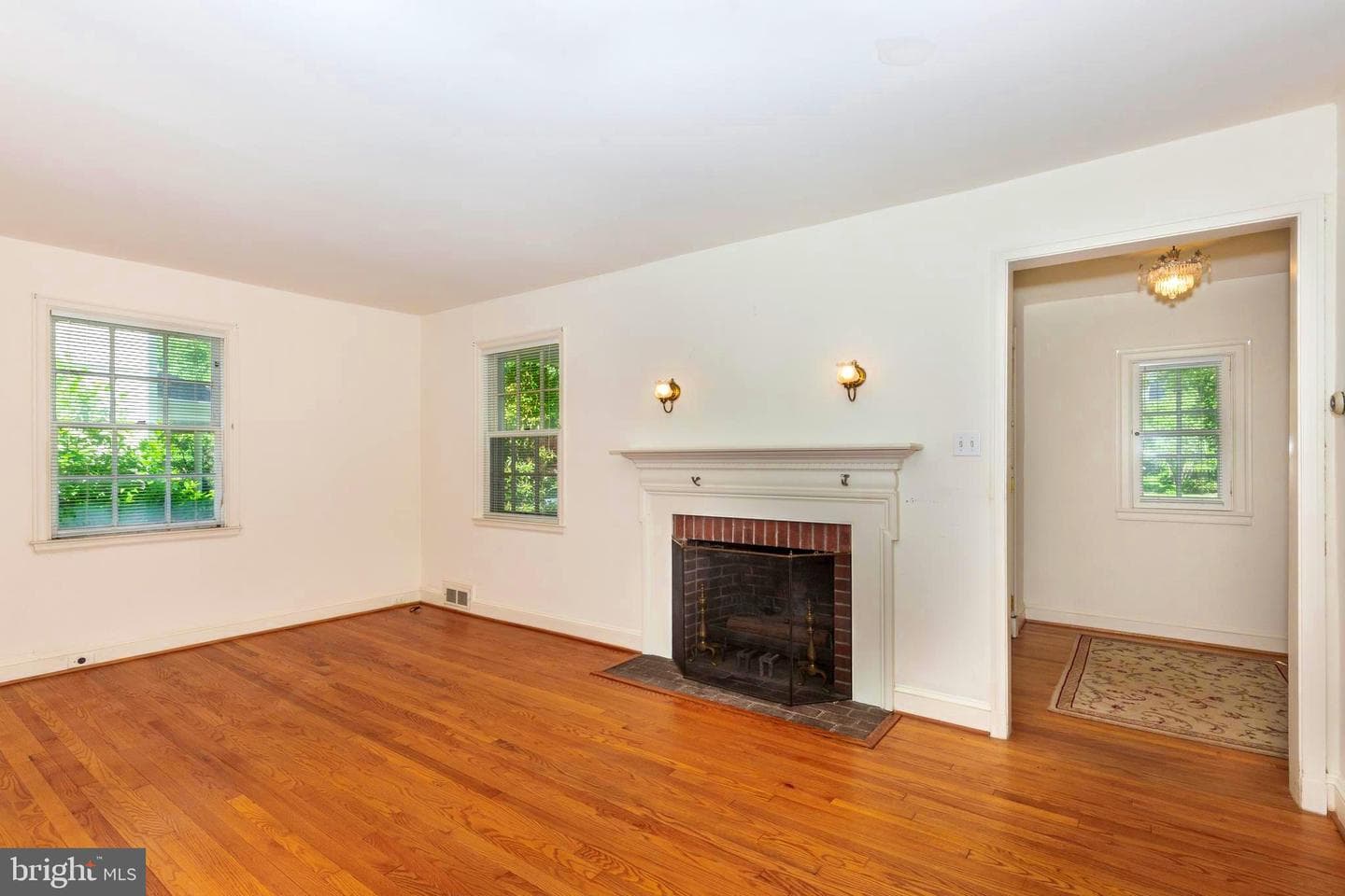 323 Broadmoor Road photo 3