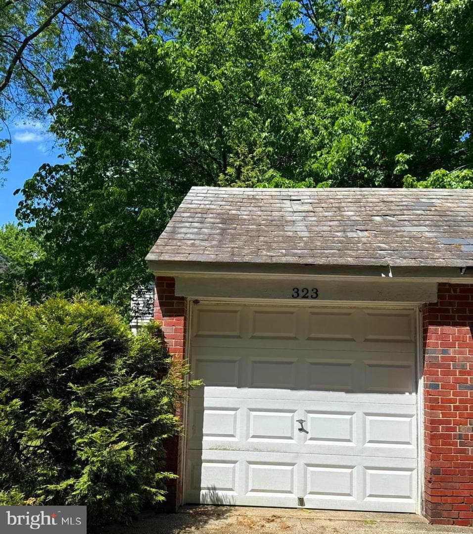 323 Broadmoor Road photo 36