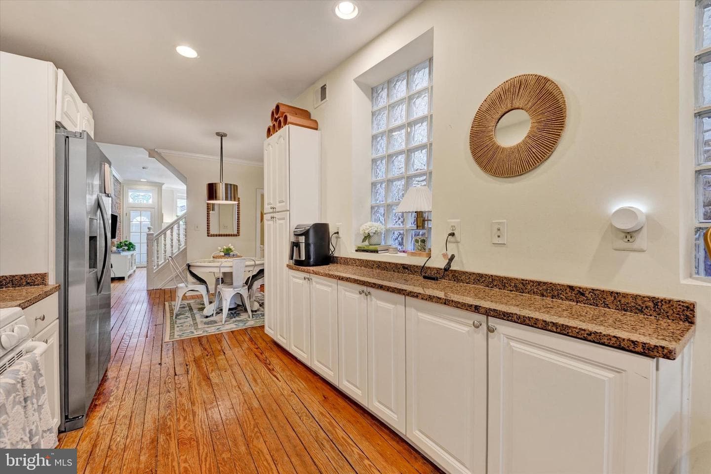 128 W Ostend Street photo 11