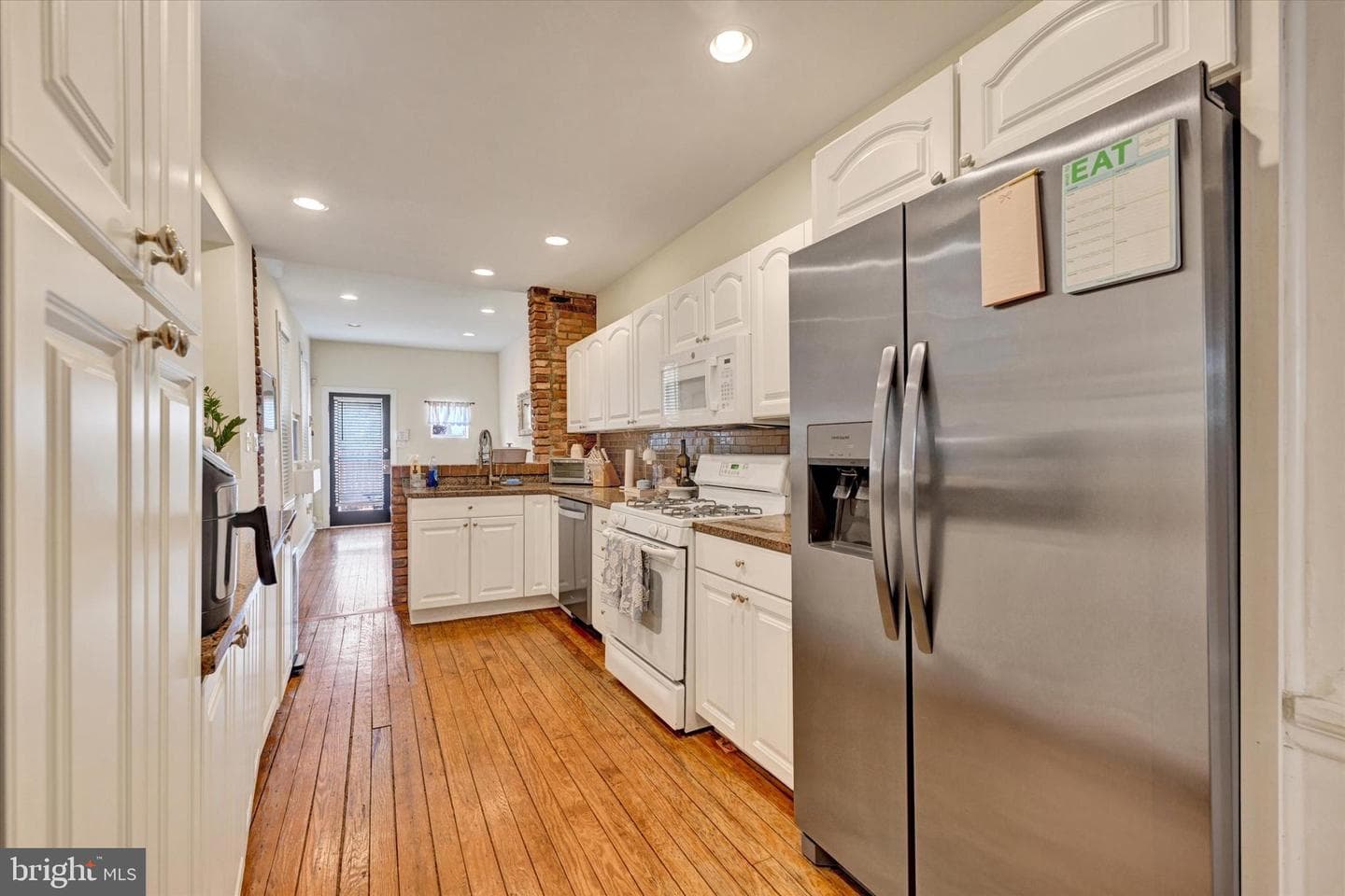 128 W Ostend Street photo 8