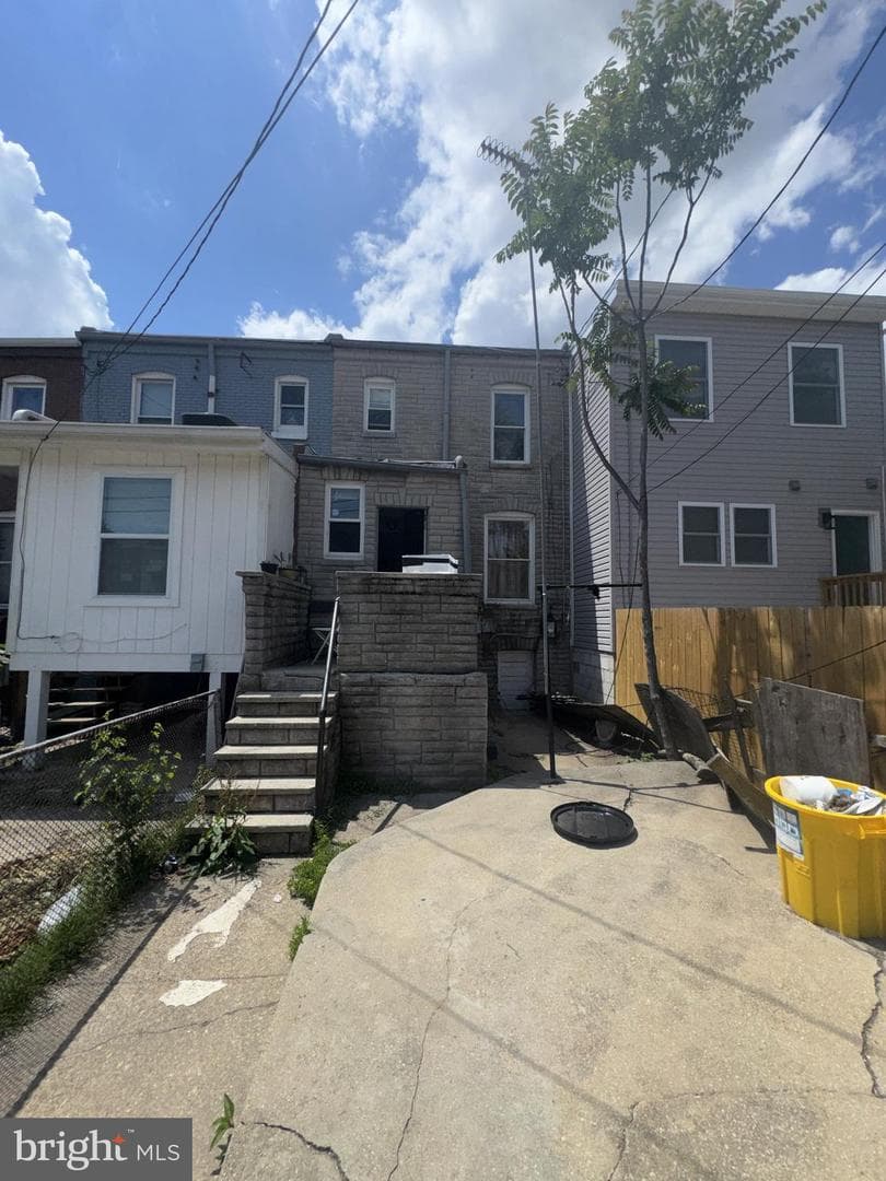 439 N East Avenue photo 23