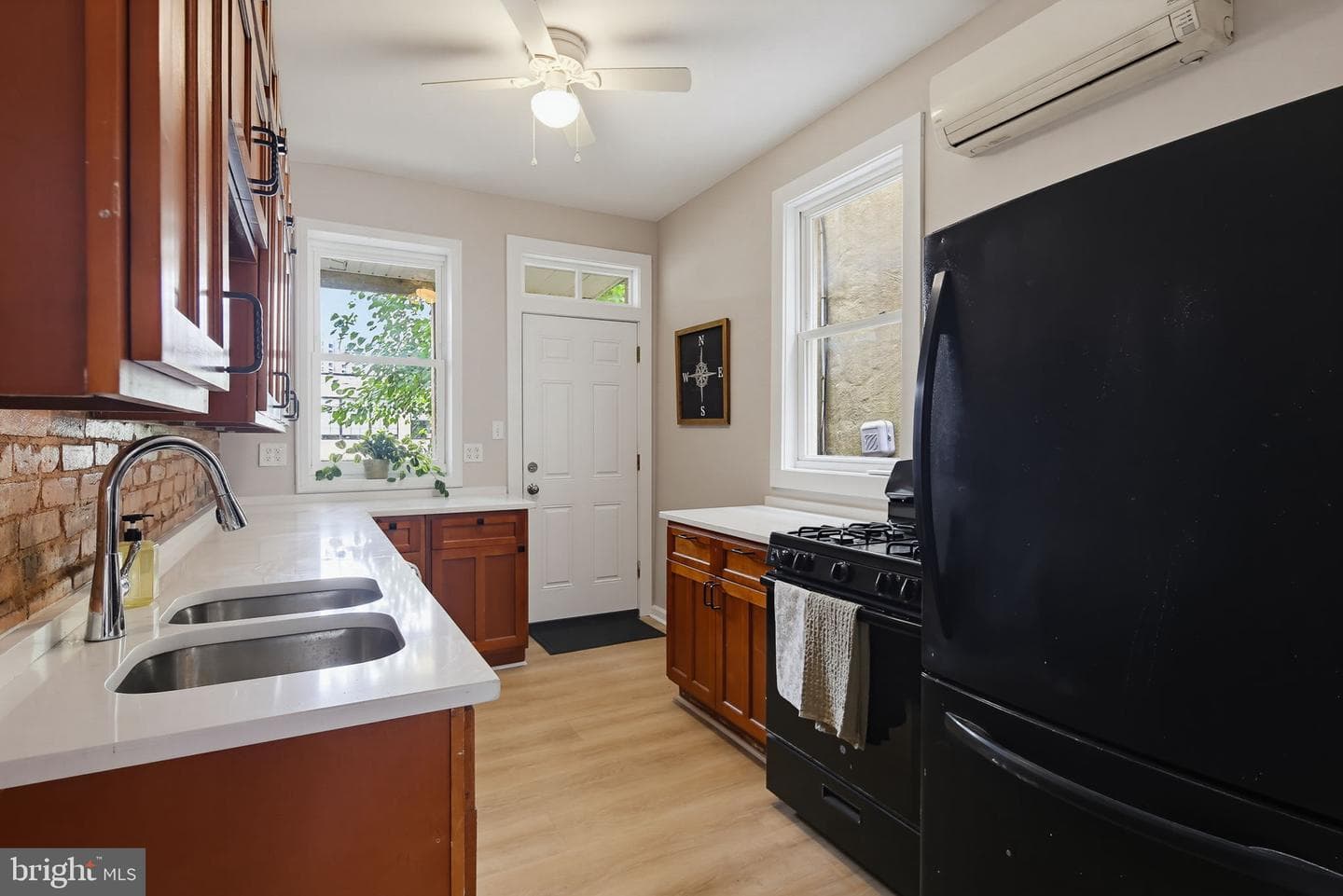 2837 Huntingdon Avenue photo 7