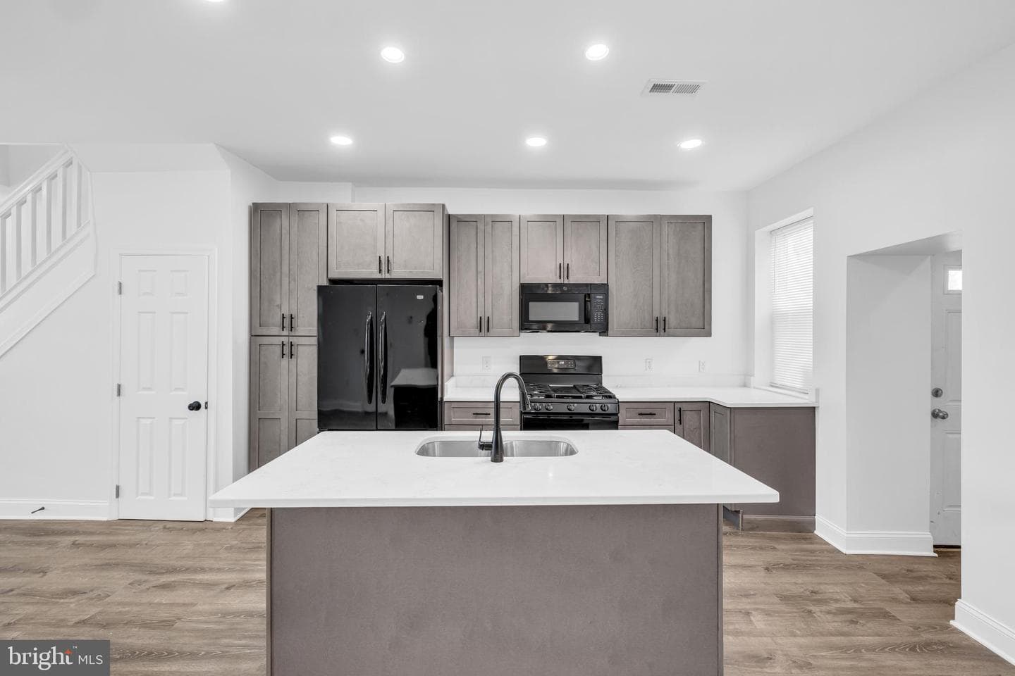 1077 Ellicott Dr photo 3
