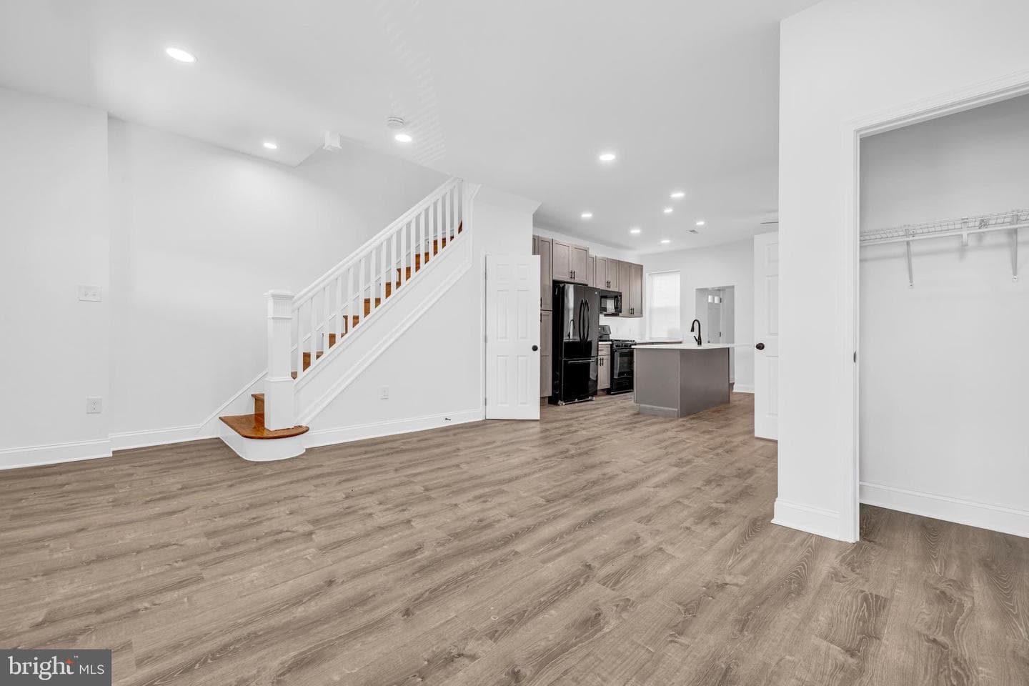 1077 Ellicott Dr photo 6