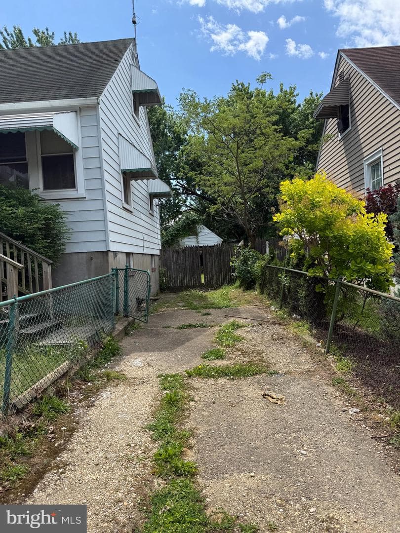 6625 Hudson Street photo 2