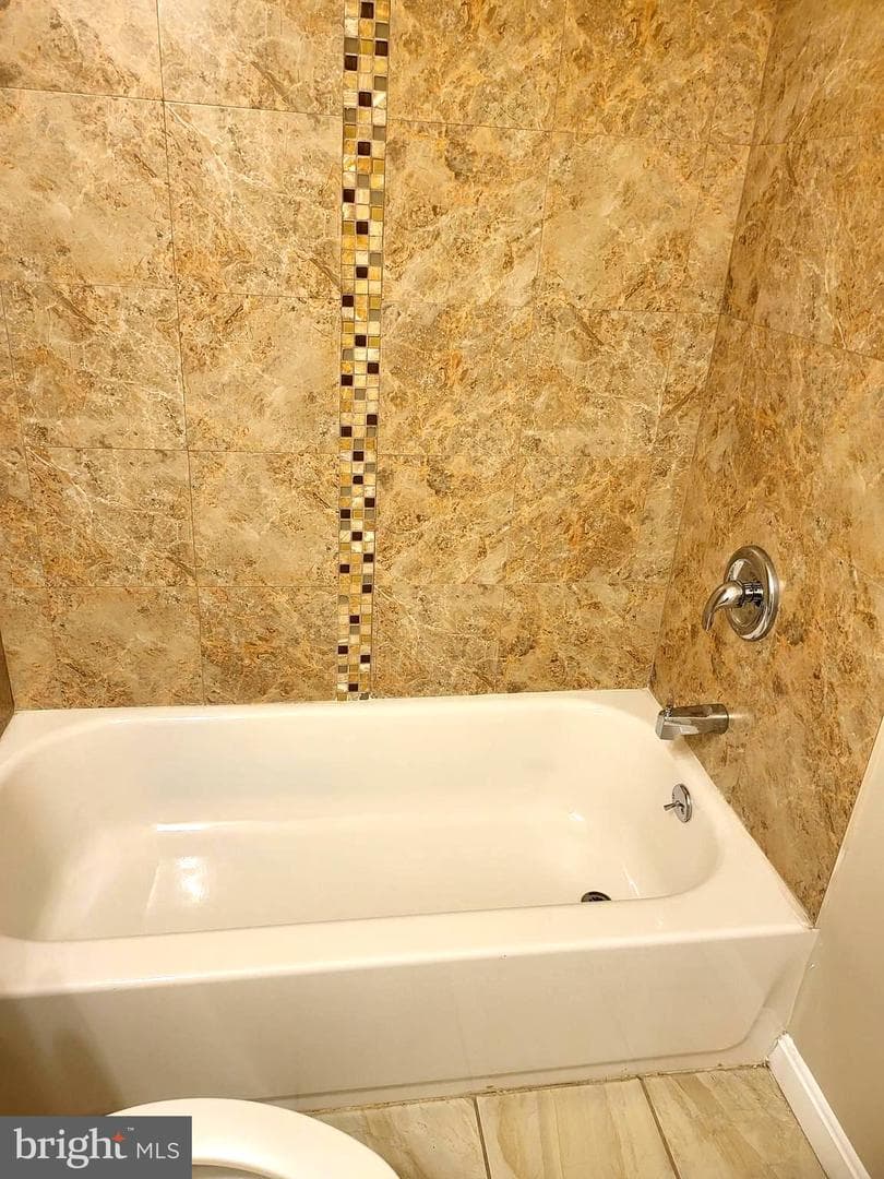 1403 N Bond Street photo 21