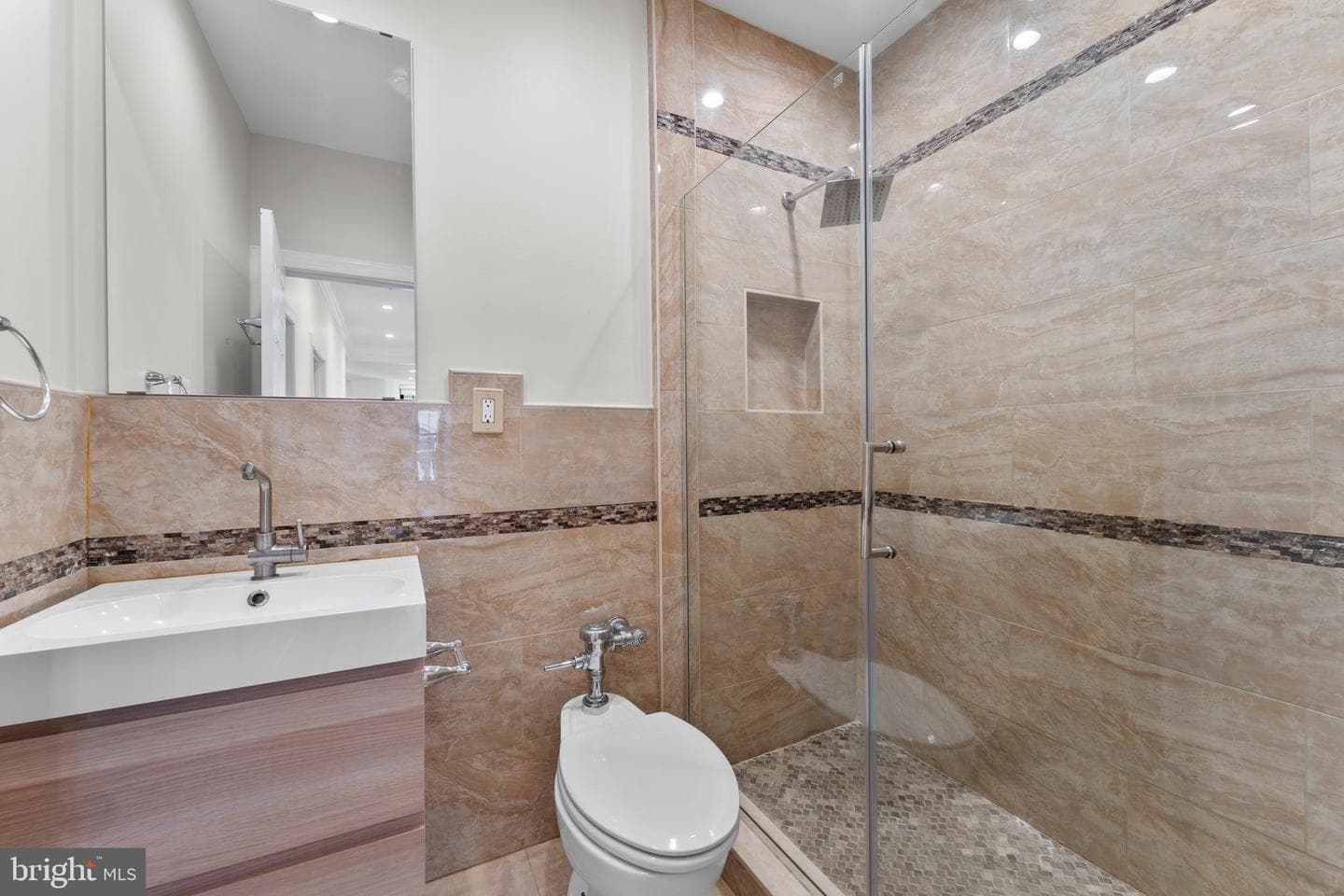 1 E Chase Street #305 photo 14