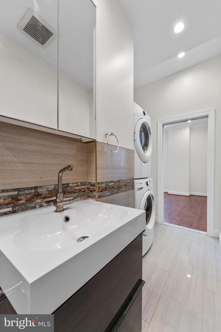 1 E Chase Street #305 photo 23