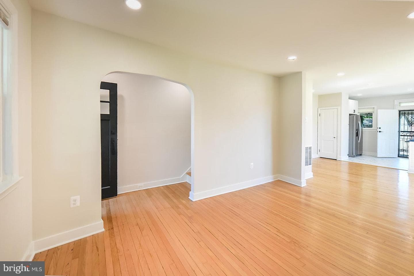 3617 N Rogers Avenue photo 11