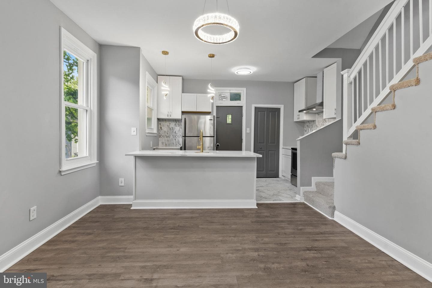 5515 Stonington Avenue photo 3
