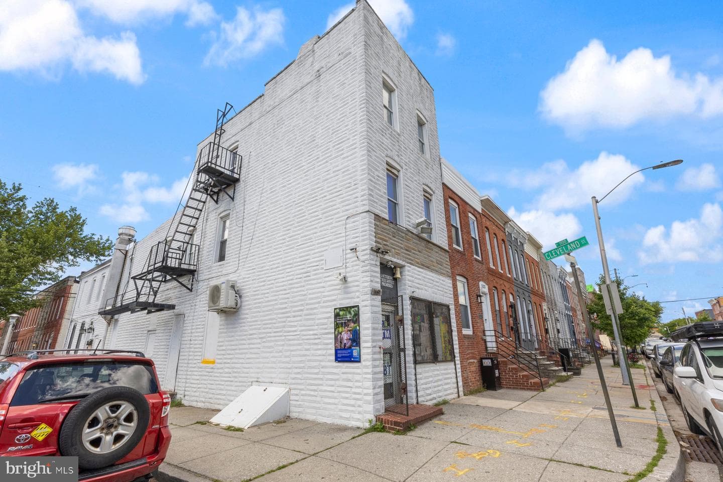 1131 W Cross Street photo 3